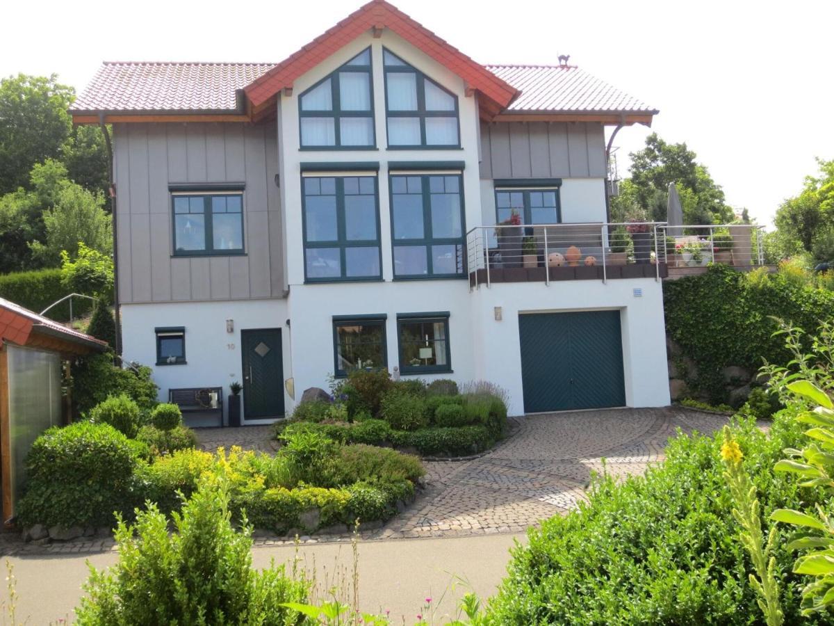 Holiday Flat With Idyllic Garden In Daun Exterior photo