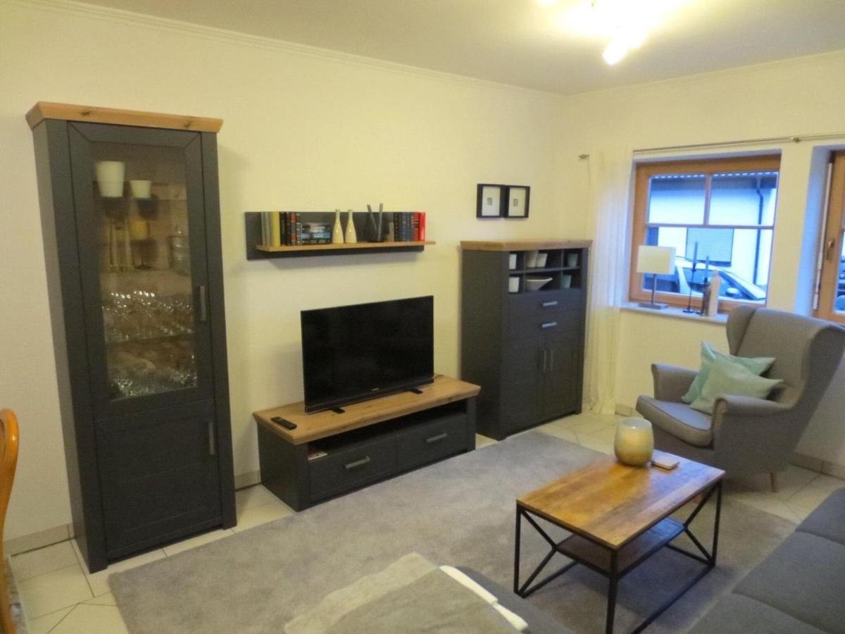 Holiday Flat With Idyllic Garden In Daun Exterior photo