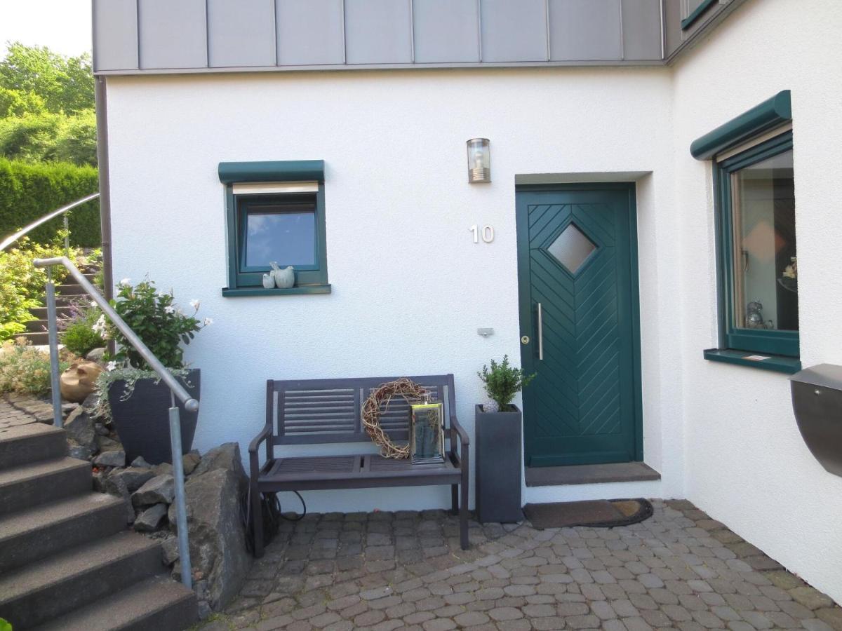 Holiday Flat With Idyllic Garden In Daun Exterior photo
