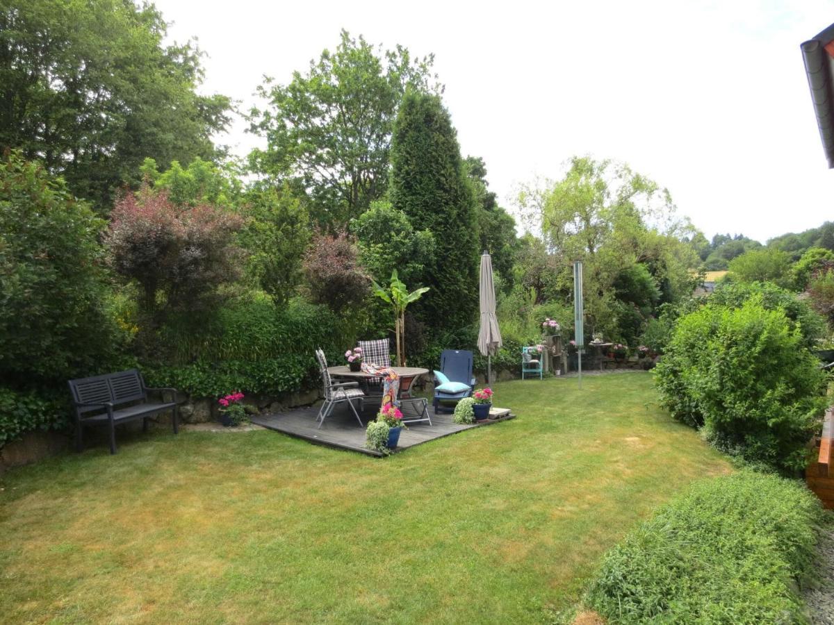 Holiday Flat With Idyllic Garden In Daun Exterior photo