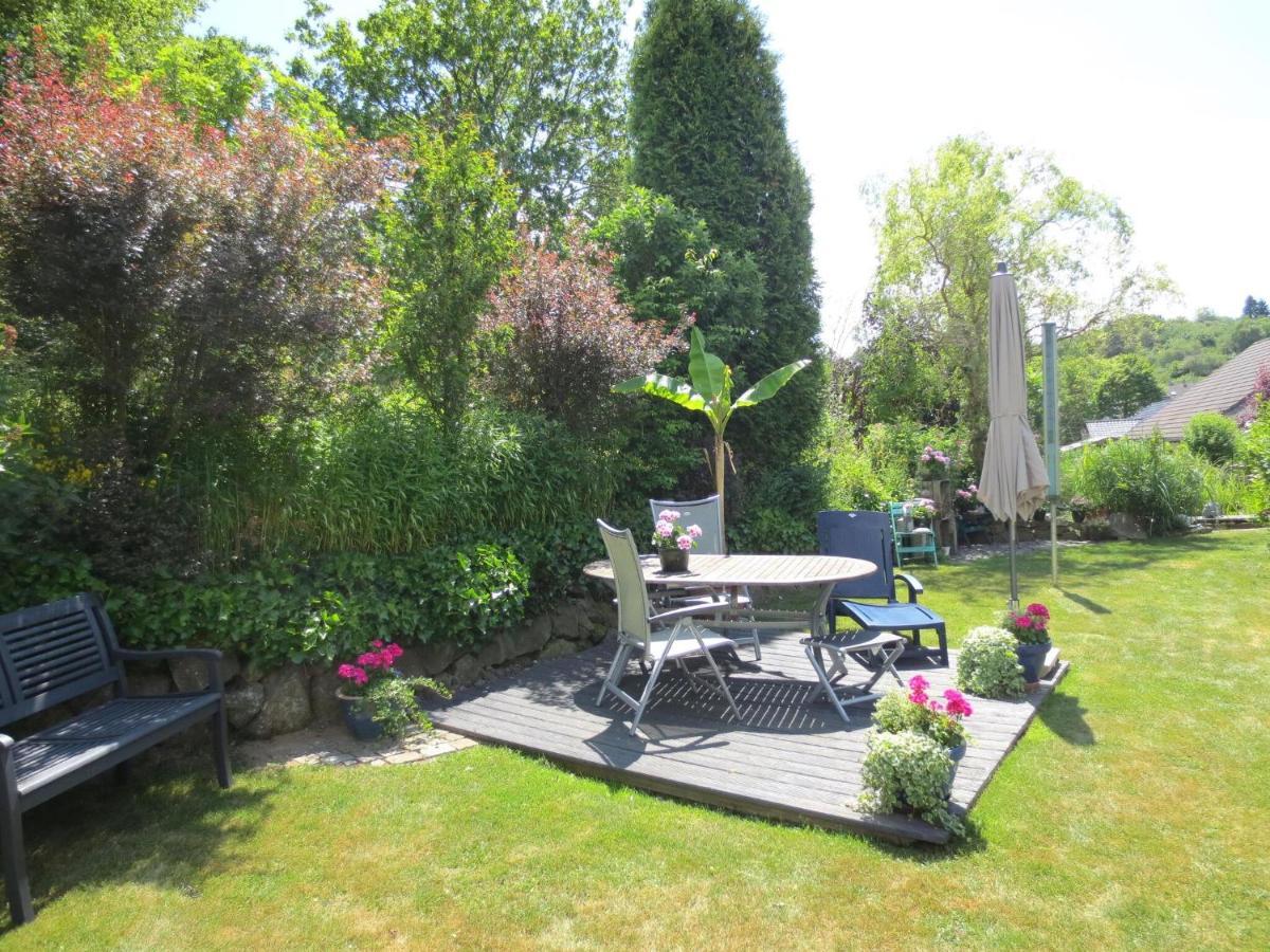 Holiday Flat With Idyllic Garden In Daun Exterior photo