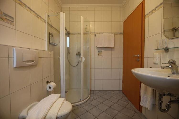 Holiday Flat With Idyllic Garden In Daun Exterior photo