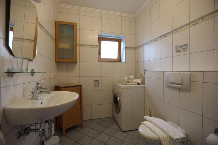 Holiday Flat With Idyllic Garden In Daun Exterior photo