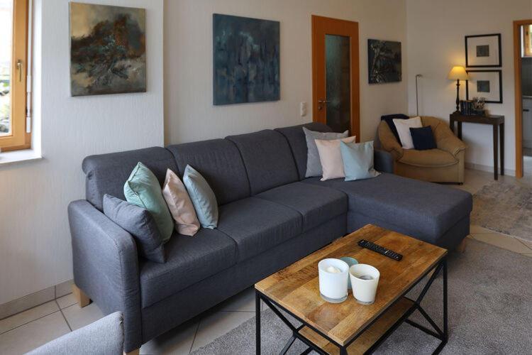 Holiday Flat With Idyllic Garden In Daun Exterior photo